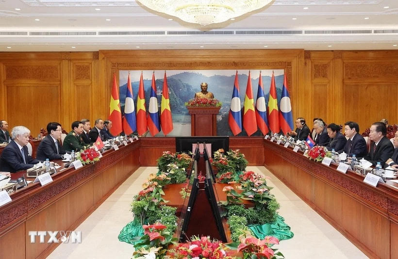 Chủ tịch nước Lương Cường hội kiến Chủ tịch Quốc hội Lào Saysomphone Phomvihane. (Ảnh: Lâm Khánh/TTXVN)