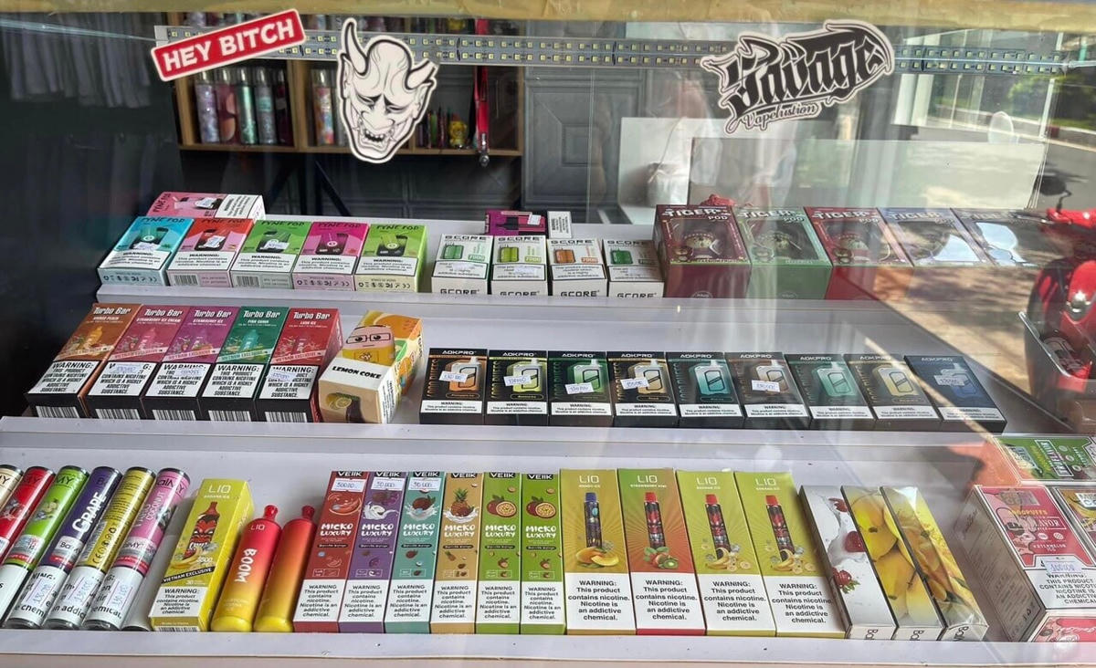 Một số tang vật thu giữ trong quá trình khám xét điểm kinh doanh và bắt giữ Trần Đình L.