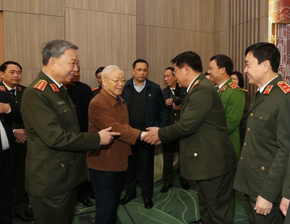 Tổng Bí thư Nguyễn Phú Trọng với đại biểu dự hội nghị. (Ảnh: Trí Dũng/TTXVN) ttxvn-tong-bi-thu-2-830.jpg