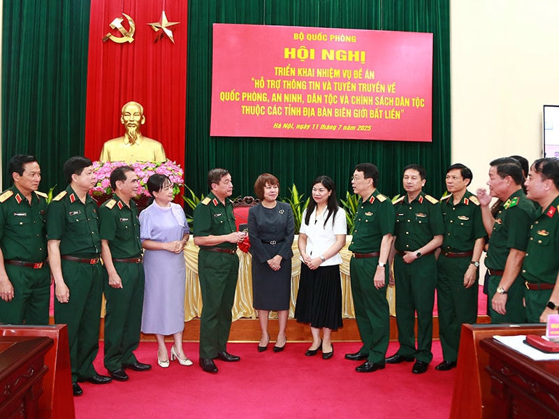 11-7 anh to trao doi