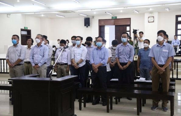 Các bị cáo tại phiên tòa xét xử. Ảnh: Mạnh Hùng