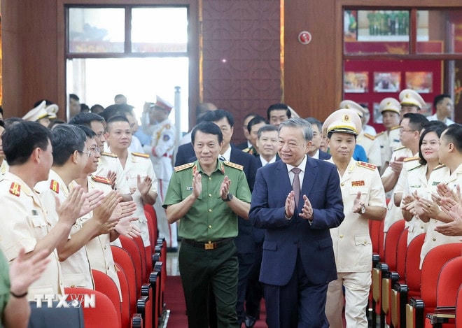 Tổng Bí thư Tô Lâm thăm đến thăm và làm việc với Cục Cảnh sát Hình sự, Bộ Công an. (Ảnh: Thống Nhất/TTXVN) ttxvn-0808-tong-bi-thu-cuc-canh-sat-hinh-su.jpg