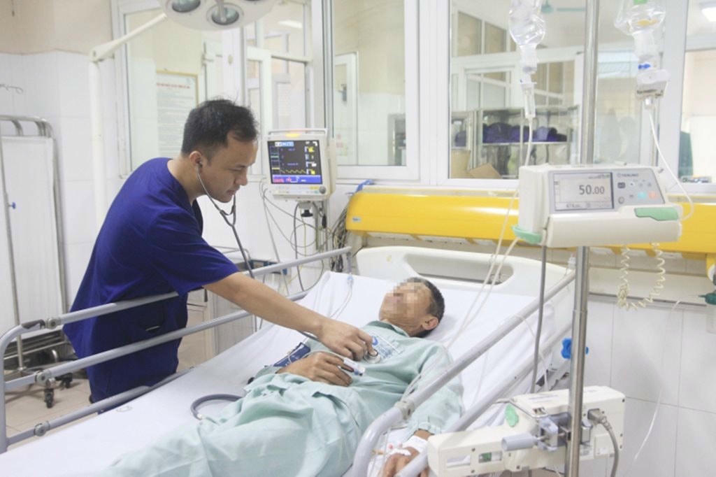 Người đàn ông ngộ độc nguy kịch sau khi ăn so biển