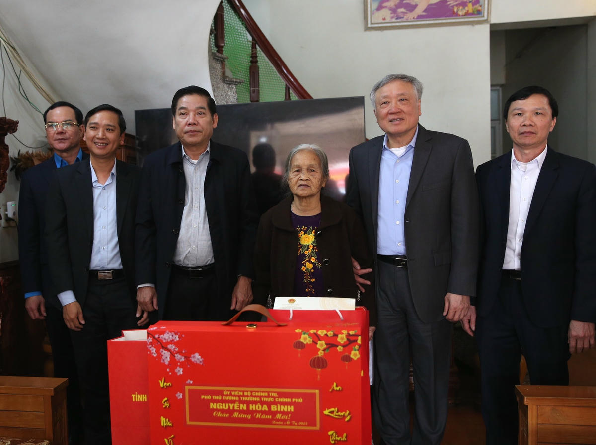 Phó Thủ tướng Thường trực Nguyễn Hòa Bình thăm, tặng quà Tết tại tỉnh Bắc Giang- Ảnh 7. Phó Thủ tướng Thường trực Nguyễn Hòa Bình thăm, tặng quà Tết tại tỉnh Bắc Giang- Ảnh 7.