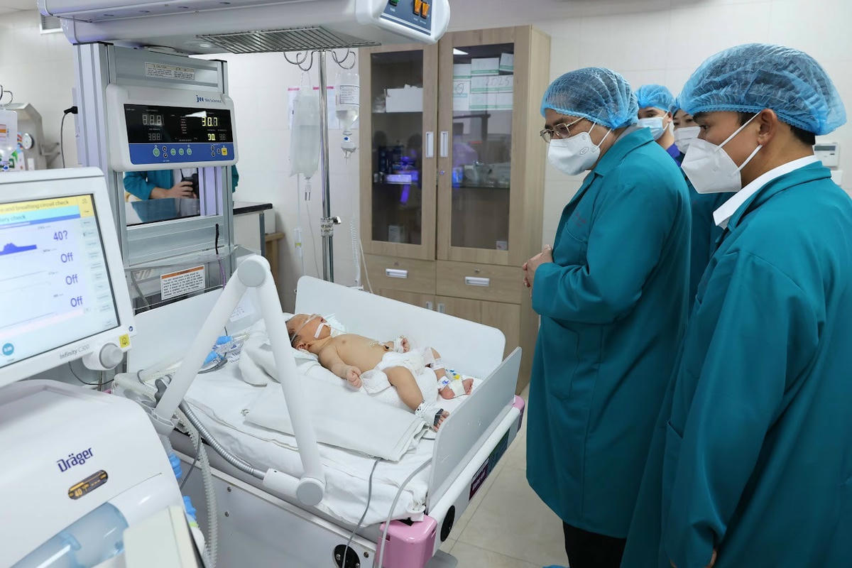 13h, Thủ tướng thăm và làm việc với Bệnh viện Sản Nhi Phú Thọ
