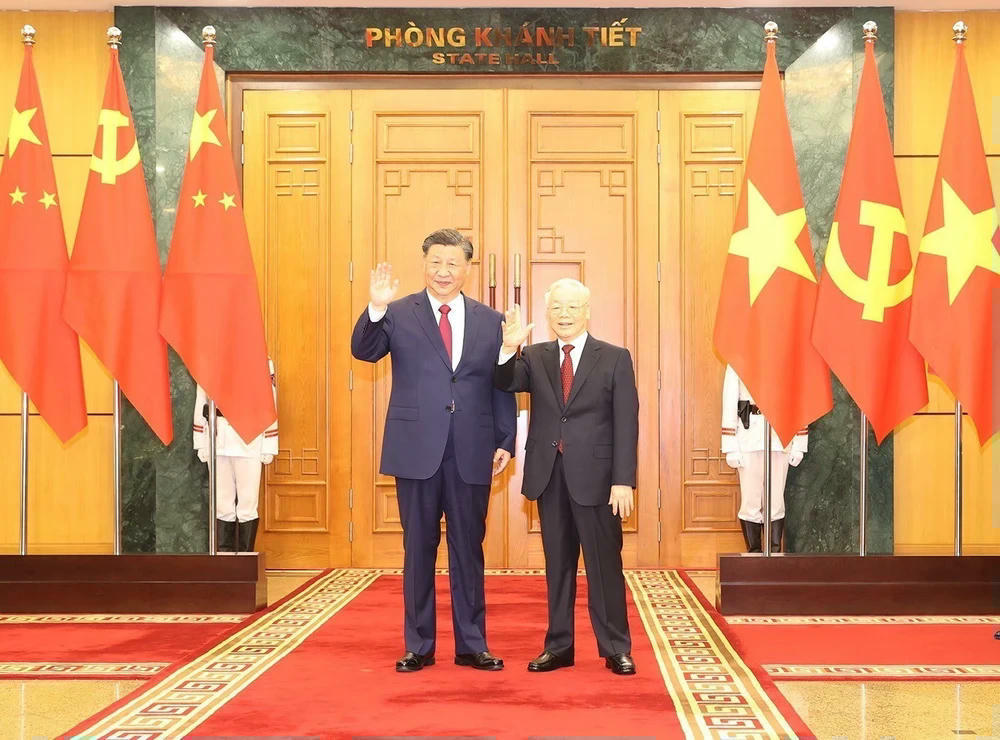 Tổng Bí thư Nguyễn Phú Trọng và Tổng Bí thư, Chủ tịch nước Trung Quốc Tập Cận Bình chụp ảnh chung. (Ảnh: Trí Dũng/TTXVN) ttxvn-hoi-dam-viet-trung-5-975.jpg