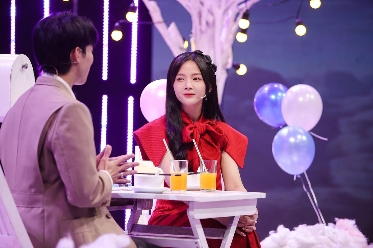 Nhật Huy khá tự tin có thể ra về cùng Lan Hương. Ảnh: Perfect Universe.