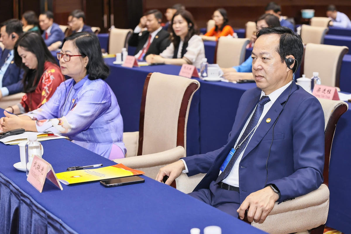 Các đại biểu tham dự chương trình giao lưu hữu nghị. Ảnh: Quang Vinh