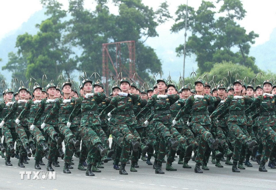 Khối nữ thông tin tham gia hợp luyện. (Ảnh: Trọng Đức/ TTXVN)