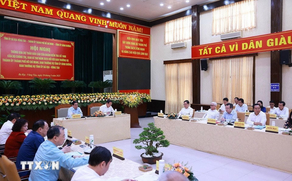 Thủ tướng Phạm Minh Chính chủ trì Hội nghị thông qua dự thảo báo cáo của Đoàn Kiểm tra 1908 đối với Thành ủy Thành phố Hồ Chí Minh, Ban Thường vụ Tỉnh ủy Bình Dương và Bà Rịa-Vũng Tàu. (Ảnh: Dương Giang/TTXVN)