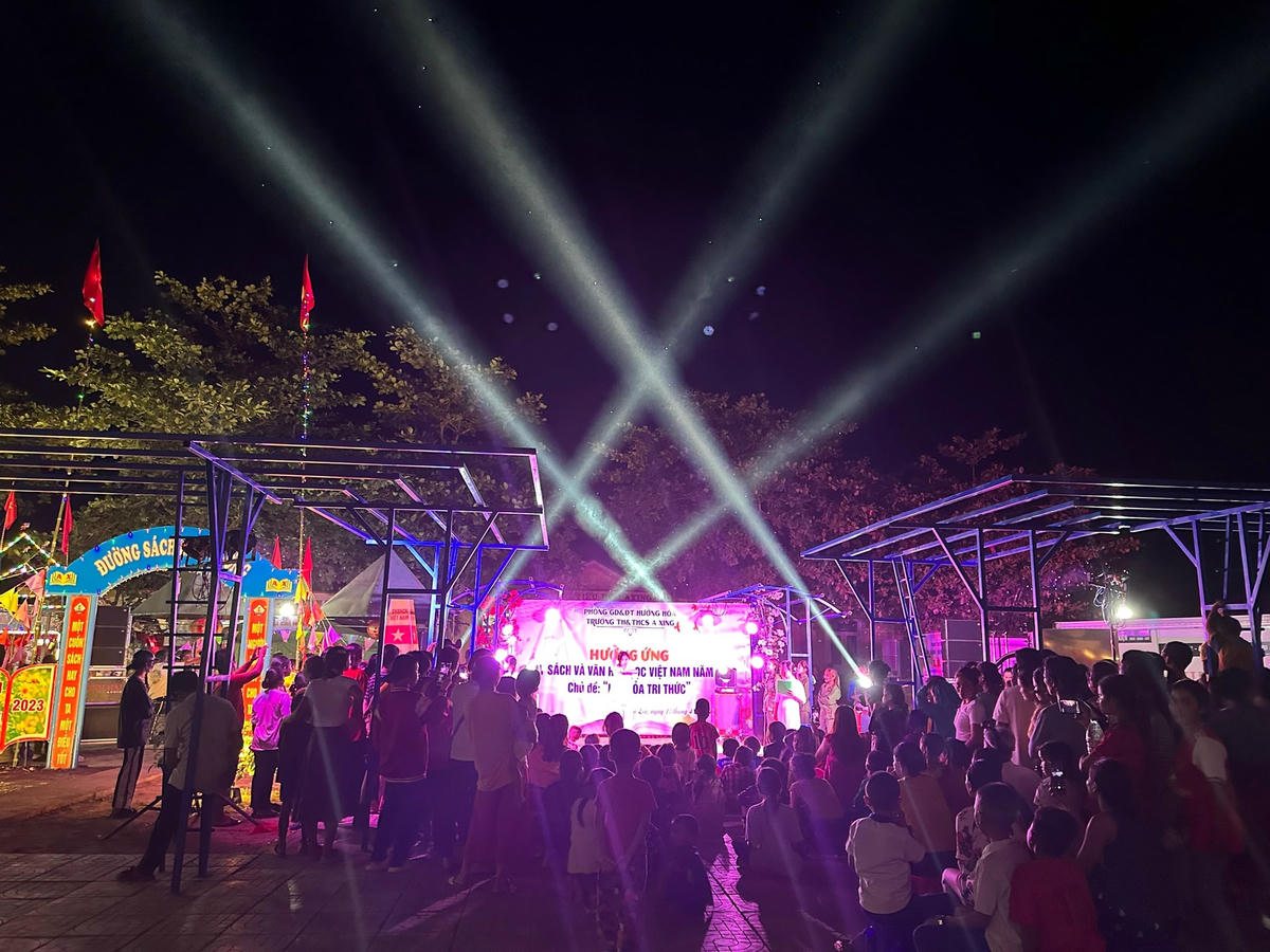 Chương trình thu hút sự quan tâm, tham gia đông đảo cán bộ, học sinh và Nhân dân trên địa bàn biên giới.