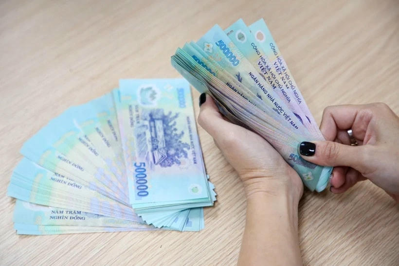 Từ thời điểm Nghị định 44/2025/NĐ-CP thi hành, 11 nghị định liên quan đến chế độ lao động, tiền lương, tiền thưởng trong doanh nghiệp nhà nước được ban hành trước đây sẽ bị bãi bỏ. (Ảnh: PV/Vietnam+)