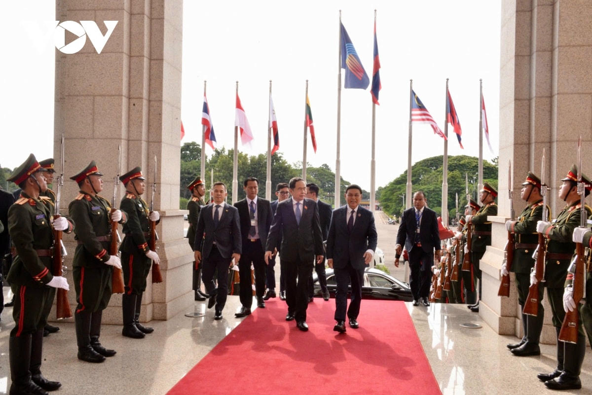 chủ tịch quốc hội trần thanh mẫn hội đàm với chủ tịch quốc hội lào saysomphone phomvihane hình ảnh 1 chu tich quoc hoi tran thanh man hoi dam voi chu tich quoc hoi lao saysomphone phomvihane hinh anh 1