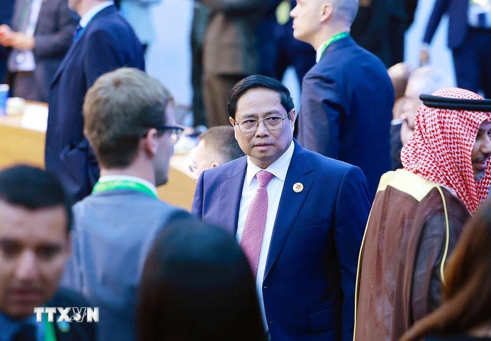 Thủ tướng Phạm Minh Chính đến dự Phiên thảo luận “Cuộc chiến chống đói nghèo.” (Ảnh: Dương Giang/TTXVN) ttxvn_thu_tuong_du_phien_thao_luan__cuoc_chien_chong_doi_ngheo__tai_hoi_nghi_thuong_dinh_g20_7709992 (5).jpg