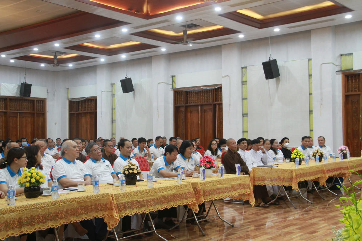 Các đại biểu tham dự chương trình. 