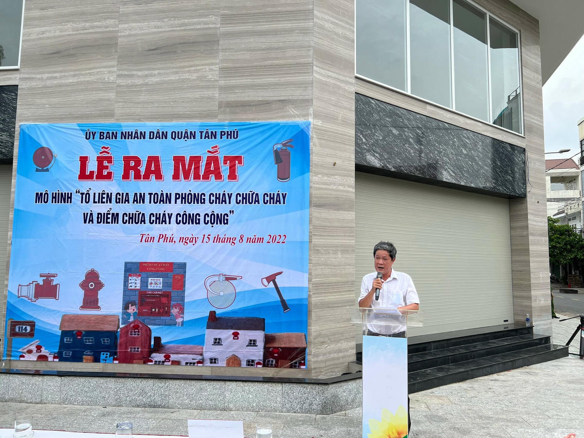 Ông Nguyễn Công Chánh - Phó Chủ tịch UBND Quận Tân Phú, Trưởng BCĐ PCCC&CNCH Quận Tân Phú phát biểu.