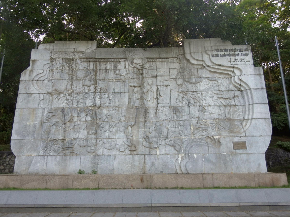 Ngày 19/9/1954, tại Đền Giếng, Bác Hồ gặp gỡ các cán bộ đại diện cho Đại đoàn quân tiên phong. Tại đây, Chủ tịch Hồ Chí Minh khẳng định, nhiệm vụ tiếp quản Thủ đô của Đại đoàn quân tiên phong là rất quan trọng.