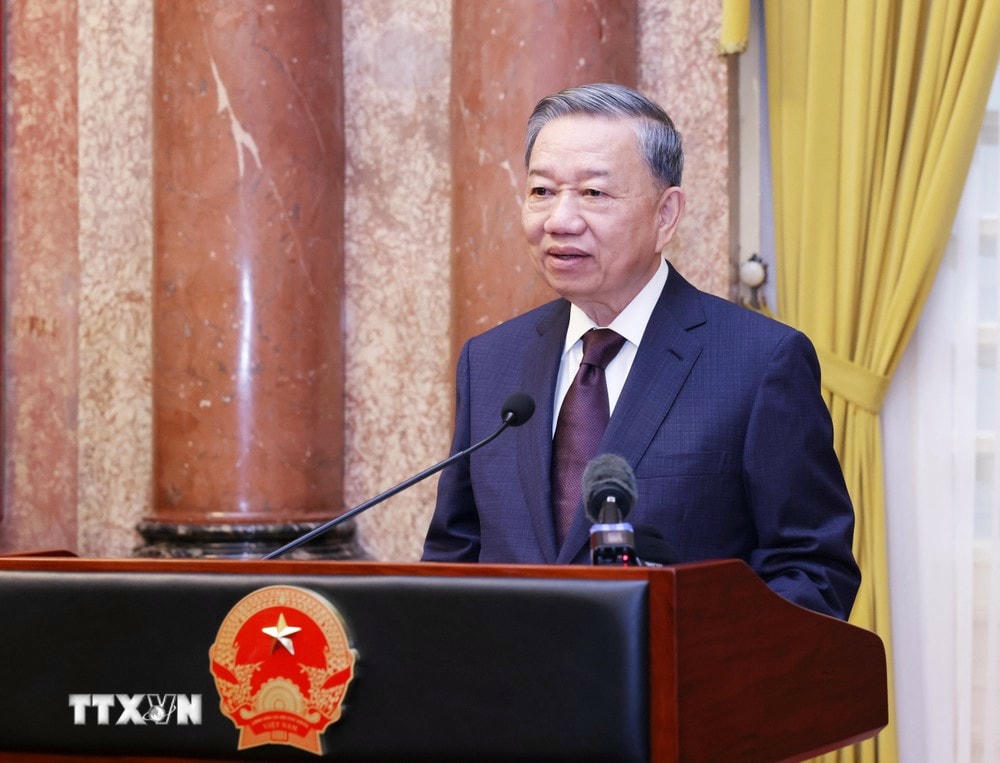 Tổng Bí thư, Chủ tịch nước Tô Lâm nói chuyện với các kiều bào tiêu biểu về dự Hội nghị người Việt Nam ở nước ngoài toàn thế giới lần thứ IV và Diễn đàn Tri thức và chuyên gia Việt Nam ở nước ngoài. Ảnh: Lâm Khánh - TTXVN ttxvn_to_lam_2.jpg