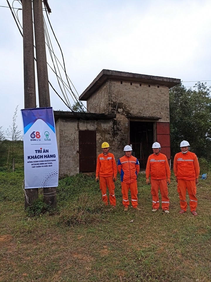 Càng ý nghĩa hơn khi ngành điện lựa chọn tháng 12- tháng kỷ niệm ngày thành lập ngành- là tháng cao điểm để đẩy mạnh các hoạt động tri ân khách hàng.