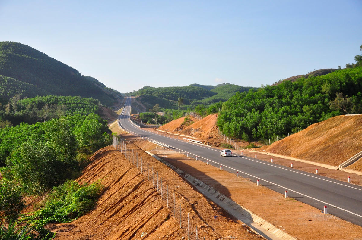 Dự án nhằm tạo điều kiện phát triển cơ sở hạ tầng, giao thông vận tải khu vực; tạo điều kiện phát triển kinh tế, văn hóa, xã hội chiến khu cách mạng Hòa Mỹ, Nam Đông…; khơi dậy tiềm năng kinh tế, lưu thông hàng hóa giữa các tỉnh Quảng Trị, Thừa Thiên - Huế và TP Đà Nẵng.