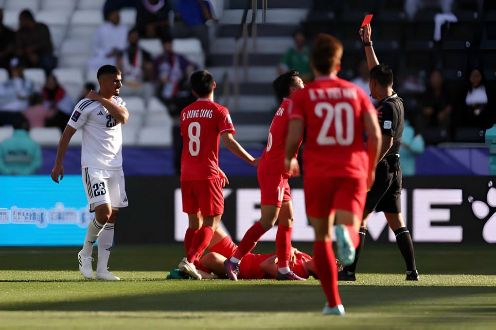 Thẻ đỏ, 2 quả phạt đền khiến tuyển Việt Nam thua ngược Iraq - 2