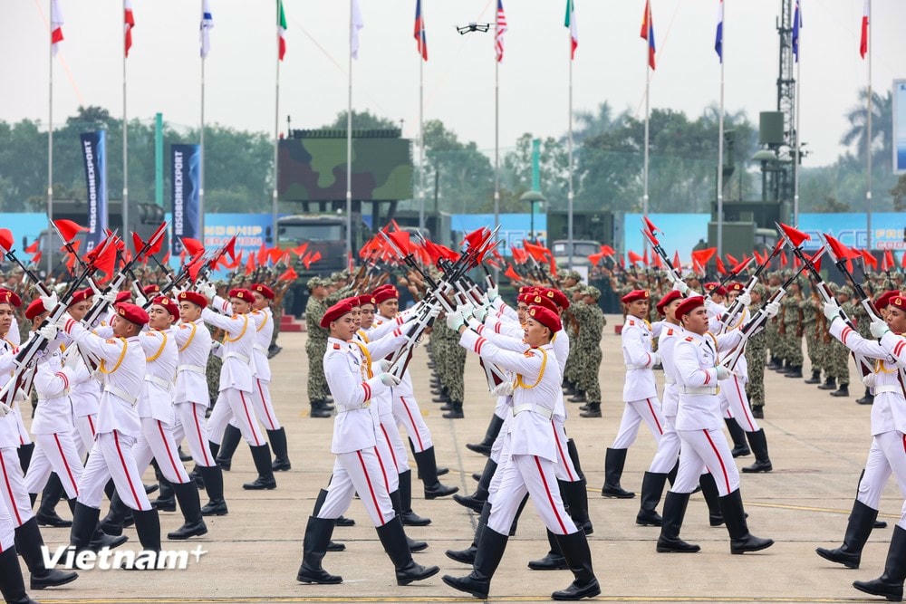 Triển lãm Quốc phòng quốc tế Việt Nam 2024 được tổ chức từ 19-22/12/2024 tại sân bay Gia Lâm, mở cửa từ 9-17 giờ. Lễ khai mạc sẽ được tổ chức từ 9 giờ ngày 19/12/2024. (Ảnh: Hoài Nam/Vietnam+) vnp_2.jpg