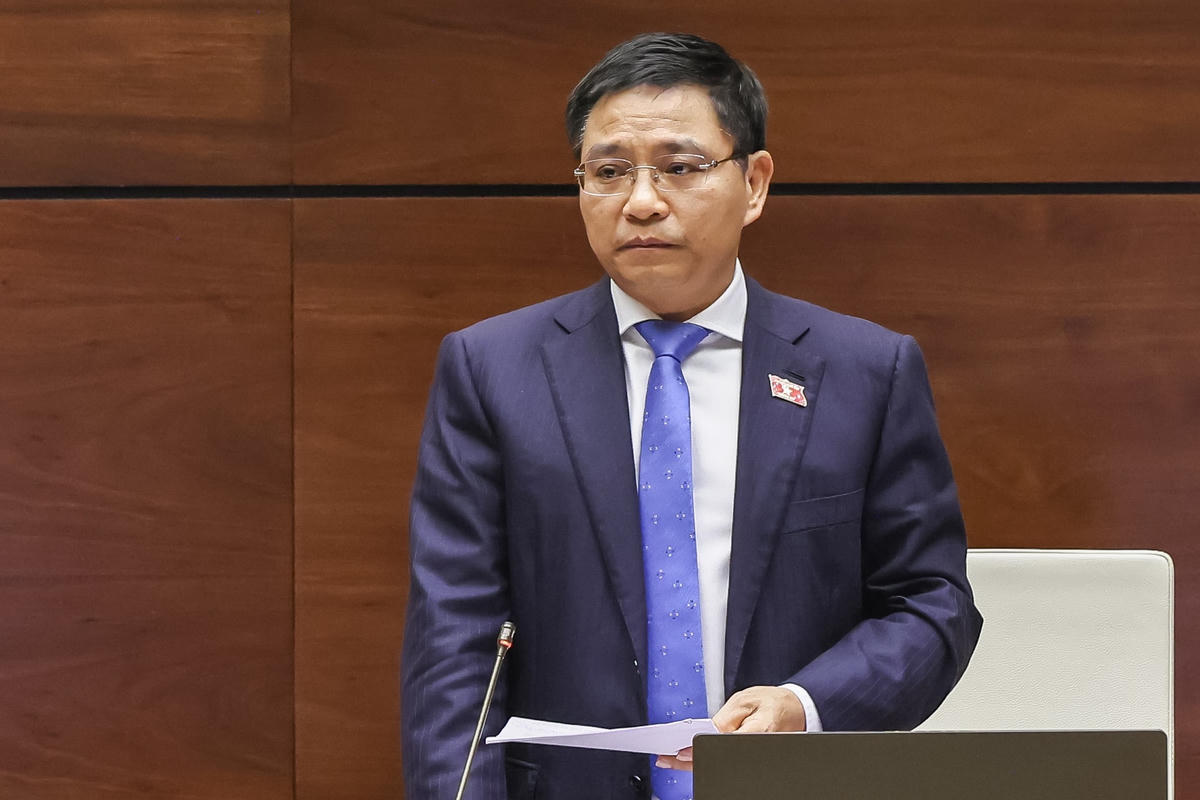 Bộ trưởng Bộ Tài chính Nguyễn Văn Thắng giải trình trước Quốc hội. Ảnh: VT