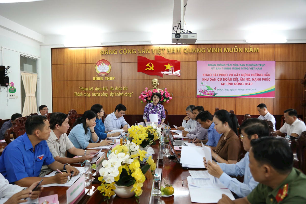 Phó Chủ tịch Tô Thị Bích Châu làm việc với Uỷ ban Mặt trận Tổ quốc Việt Nam tỉnh Đồng Tháp, các tổ chức Chính trị -Xã hội tỉnh, Công an tỉnh, Sở Văn hoá Thể thao và Du lịch tỉnh. (ảnh: Thanh Tiến)