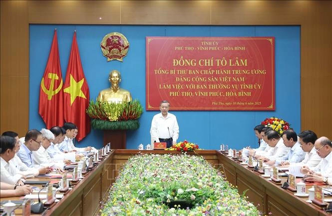 Tổng Bí thư: Tạo điều kiện phát triển các hành lang kinh tế xuyên suốt từ đồng bằng - trung du - miền núi- Ảnh 2. Tổng Bí thư: Tạo điều kiện phát triển các hành lang kinh tế xuyên suốt từ đồng bằng - trung du - miền núi- Ảnh 2.