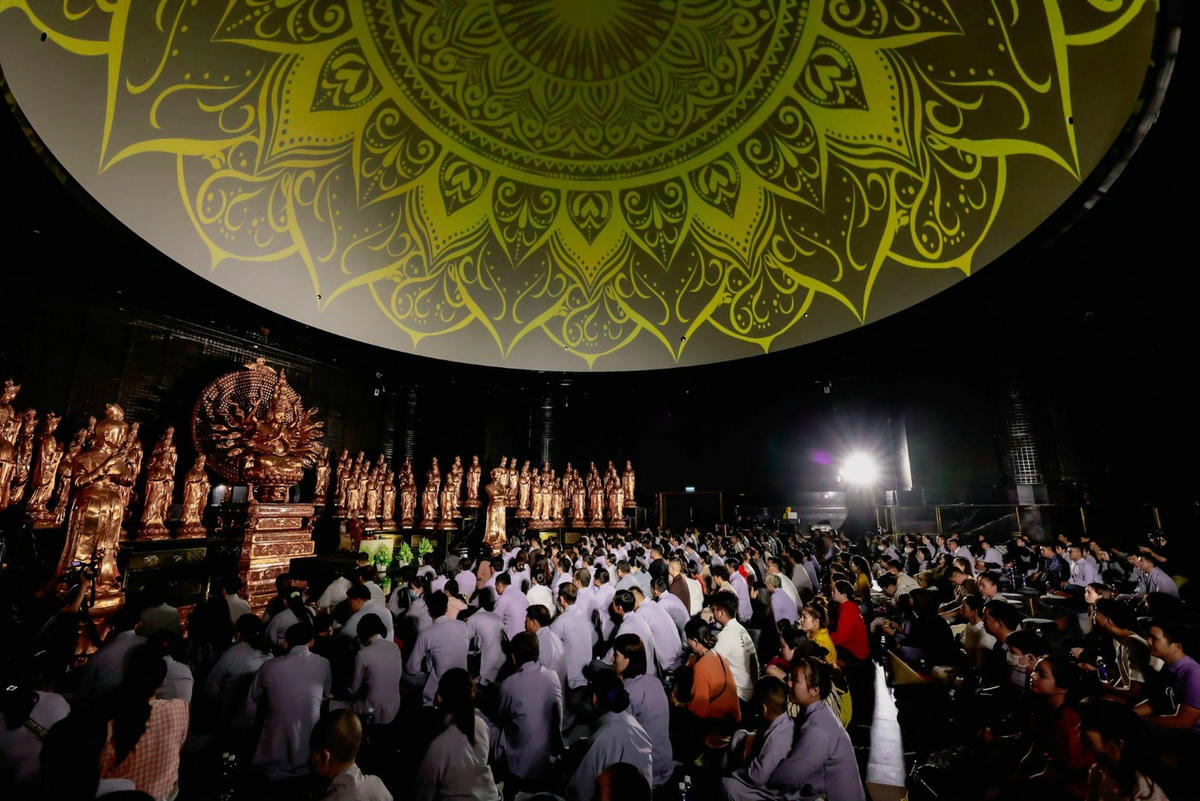 Phật tử và du khách sẽ được nghe chia sẻ từ Hoà thượng Viên Minh về ý nghĩa của lễ Vu Lan. Ảnh: Ngô Trần Hải An.