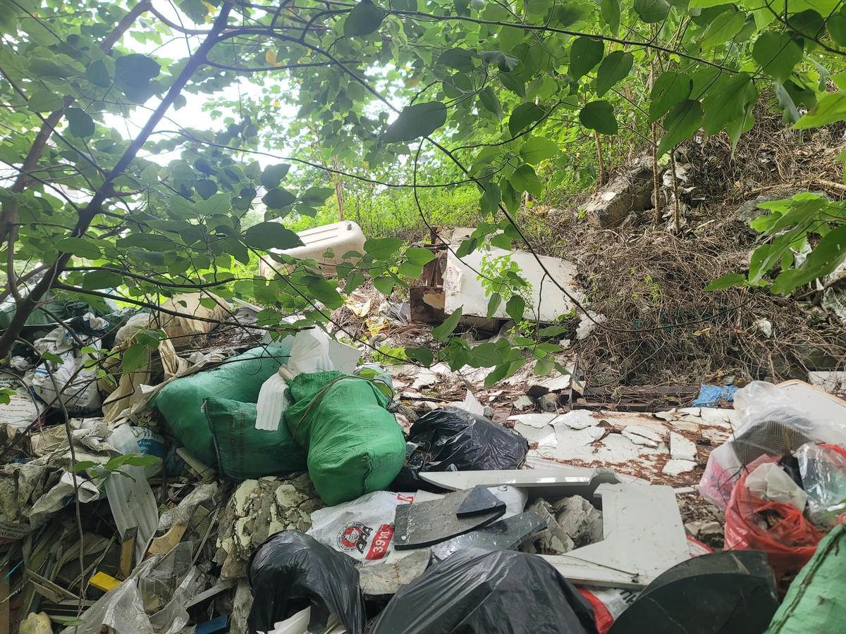 Rác thải sinh hoạt, đồ gia dụng hỏng, phế thải xây dựng, ... đều có thể được tập kết tại đây.