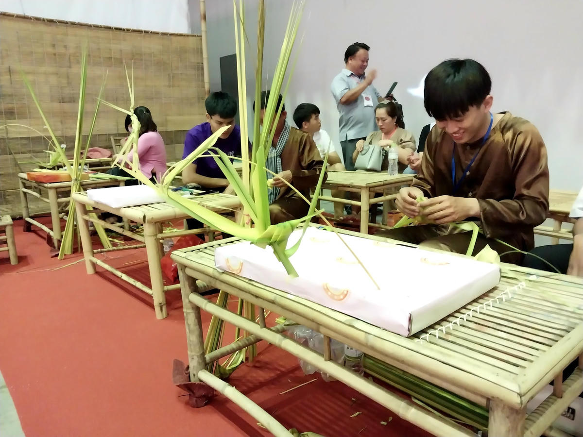 Các trò chơi dân gian góp phần cho ngày hội Gia đình thêm sôi động.