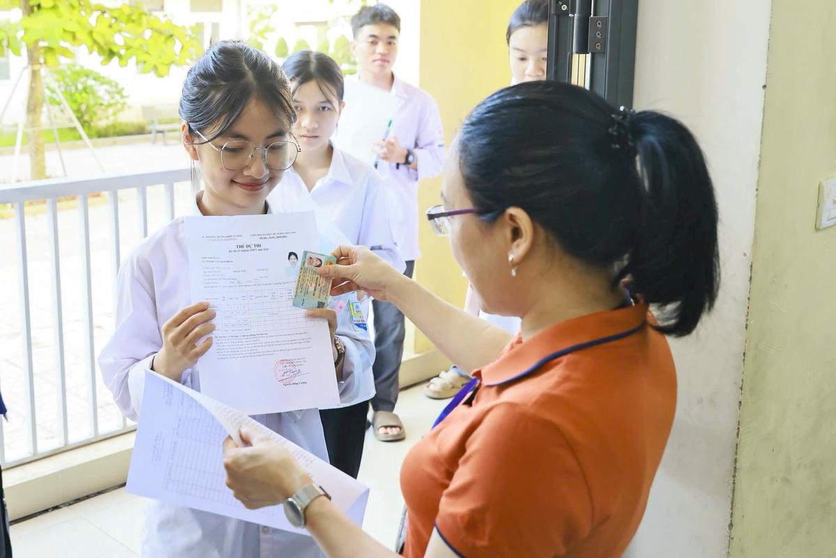 Thí sinh dự thi tốt nghiệp THPT 2025 tại Hà Tĩnh ảnh Phạm Quang Vinh