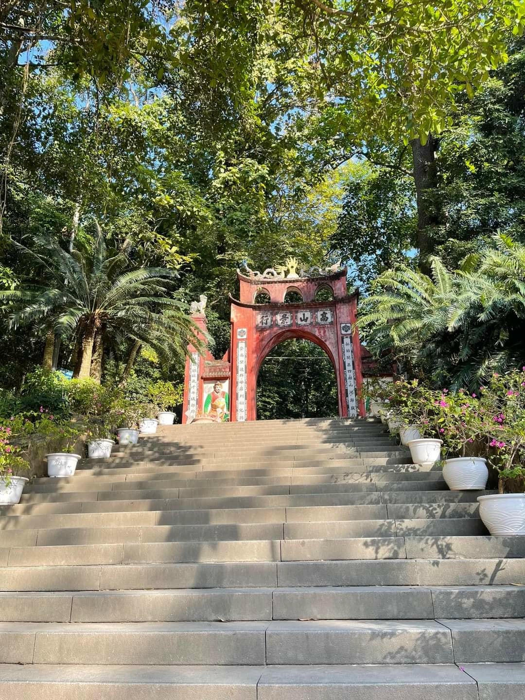 Sau Lễ hội Đền Hùng - Giỗ Tổ Hùng Vương, Đền Hùng ít người đến.