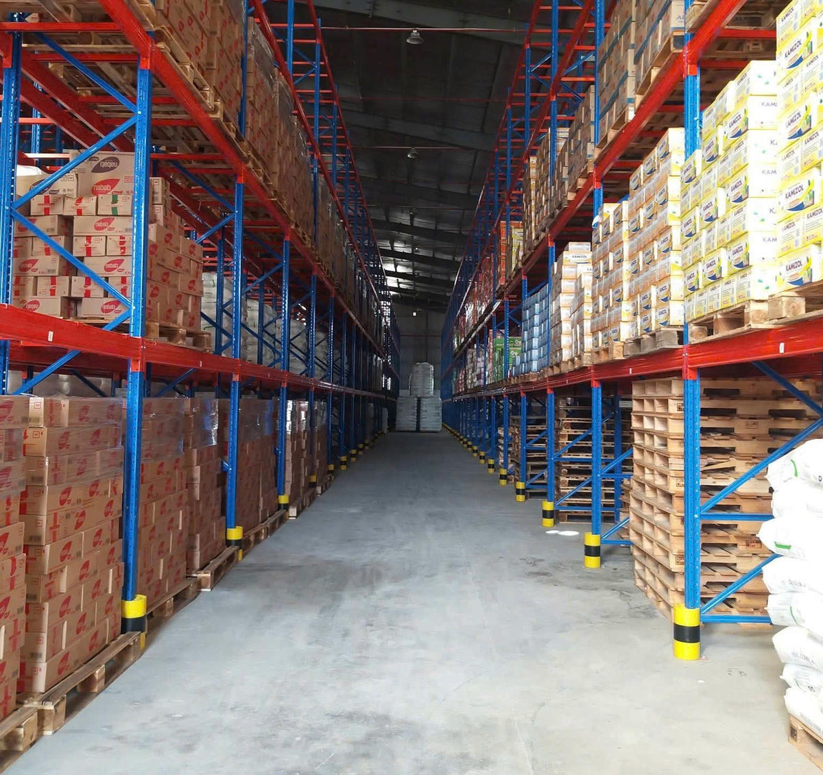 Nhiều doanh nghiệp vẫn giữ vững sản xuất và tìm cách chuyển hướng sang thị trường ít phụ thuộc hơn. Ảnh: TV.