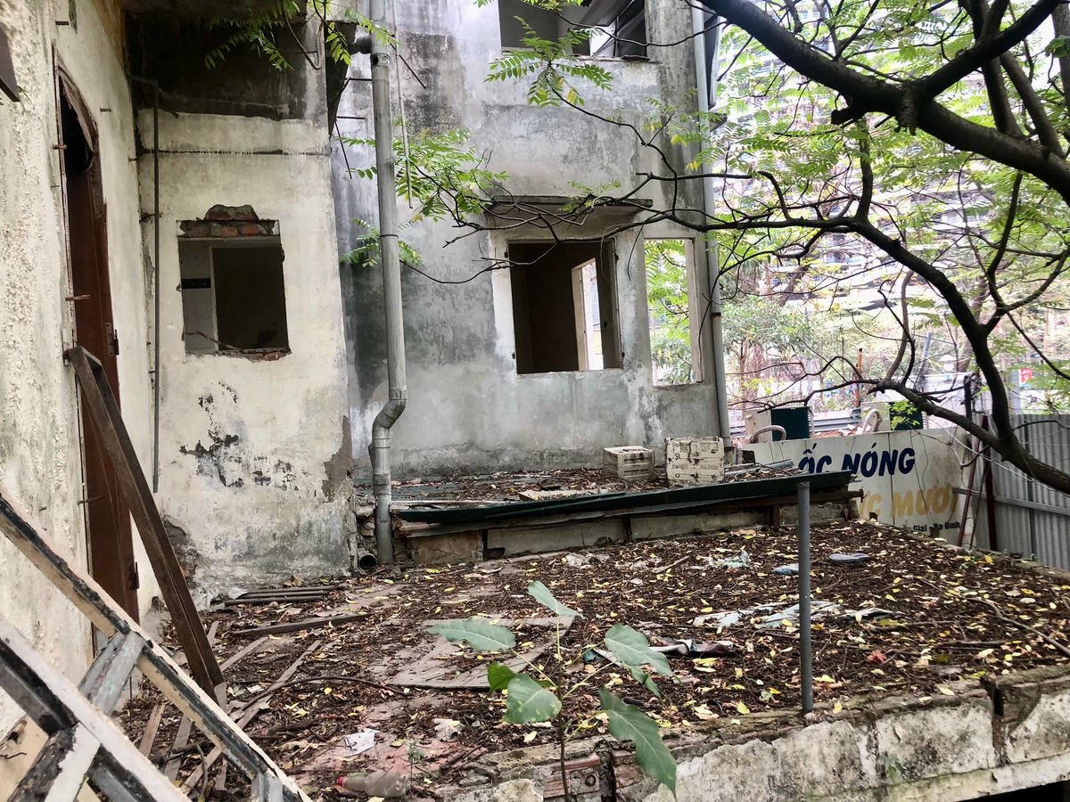 Dự án cải tạo tập thể cũ số 22 Liễu Giai có vị trí “vàng” bởi nằm tại ngã ba giáp hai mặt phố lớn là Liễu Giai và Kim Mã Thượng (cách hồ Tây 1km). Xung quanh dự án có nhiều trụ sở các cơ quan thuộc Chính phủ, tổ chức nước ngoài và cơ quan ngoại giao cùng nhiều tòa đại sứ quán các nước. Tòa nhà tương lai của dự án chỉ cách Tổ hợp văn phòng và Trung tâm Thương mại Lotte 500m.