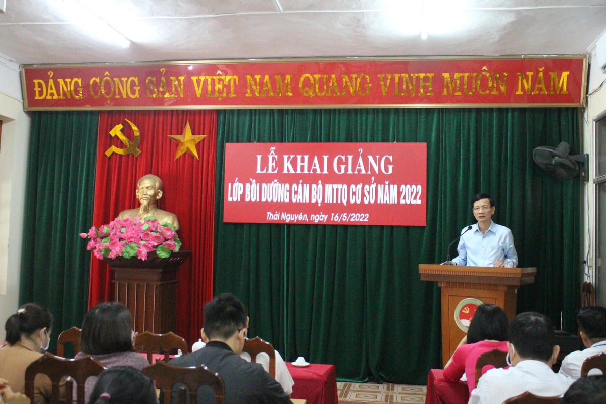 Ông Nguyễn Thanh Tùng, Phó Chủ tịch Thường trực Uỷ ban MTTQ tỉnh phát biểu tại lễ khai giảng.