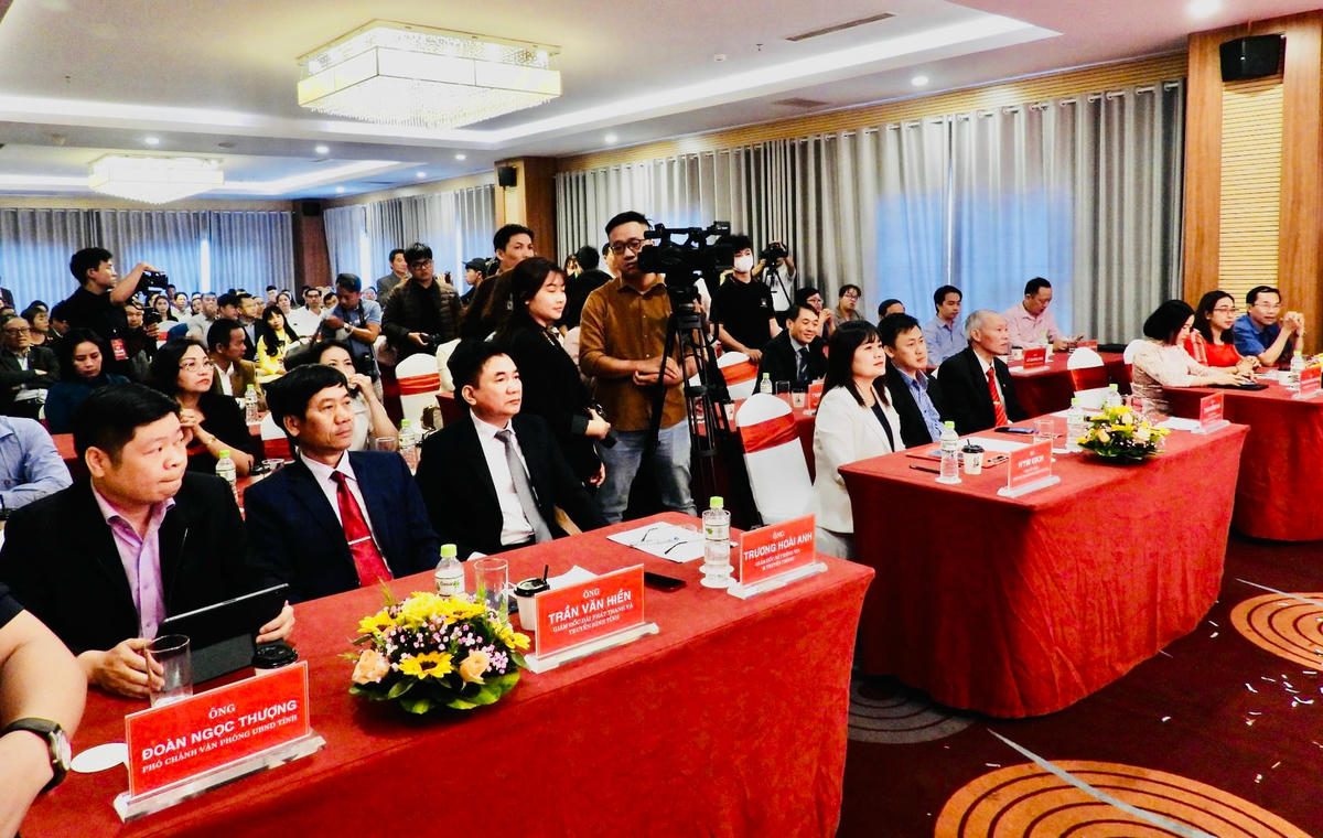 Các  đại biểu về dự Lễ trao giải.