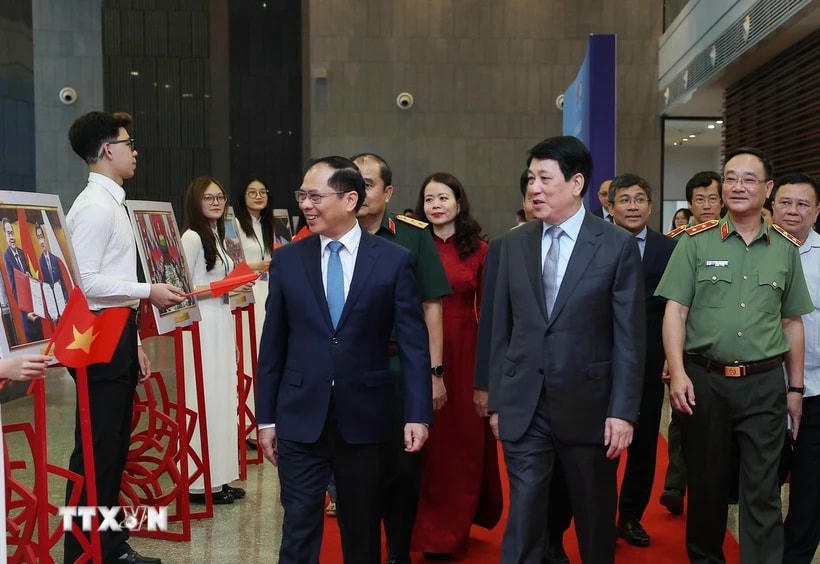 Chủ tịch nước Lương Cường dự Hội thảo khoa học quốc tế “50 năm thống nhất đất nước: Vai trò kiến tạo hòa bình của ngoại giao trong lịch sử và hiện tại”. (Ảnh: Lâm Khánh/TTXVN)