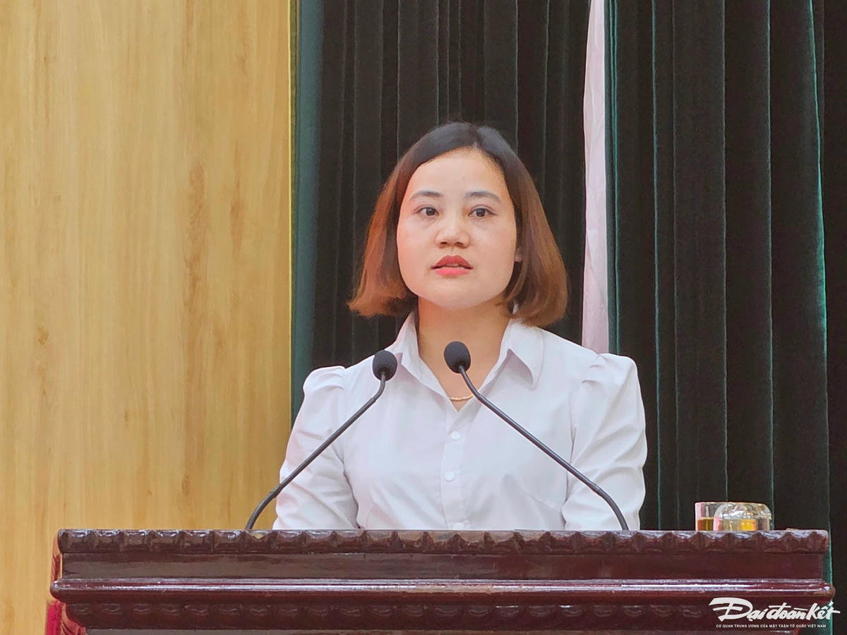 Cử tri Quý trình bày các kiến nghị tại hội nghị. Ảnh: Đình Minh