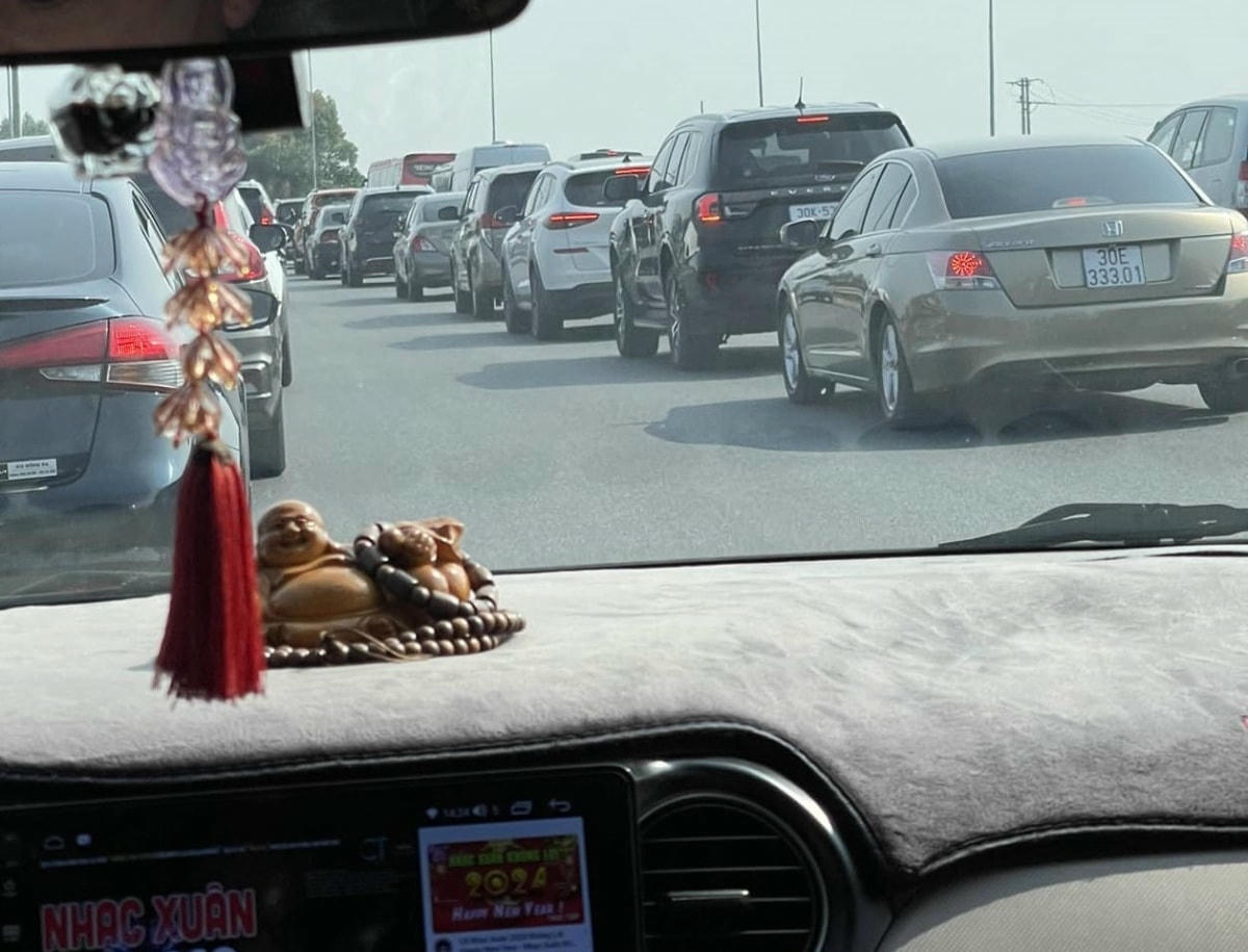 Un tac tren cao toc phap van - cau gie, nhieu nguoi loay hoay tim duong du xuan hinh anh 4