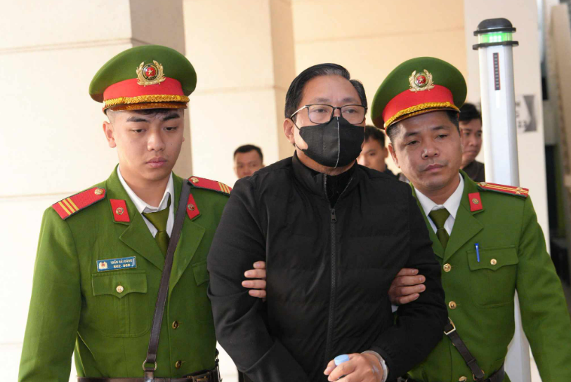 Cựu Bộ trưởng Mai Tiến Dũn, đại gia Nguyễn Cao Trí được dẫn giải tới tòa ddk