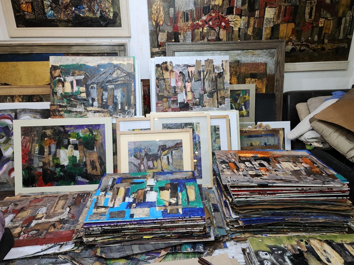 hoa si van chien hanh trinh sang tao va the gioi nghe thuat xung quanh ong hinh anh 2