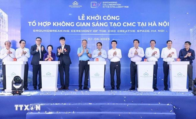 Thủ tướng Phạm Minh Chính và các đại biểu khởi công dự án Tổ hợp Không gian sáng tạo tại Hà Nội. (Ảnh: Dương Giang/TTXVN) ttxvn-thu-tuong-pham-minh-chinh-du-khoi-cong-to-hop-khong-gian-sang-tao-tai-ha-noi-8067328-3.jpg