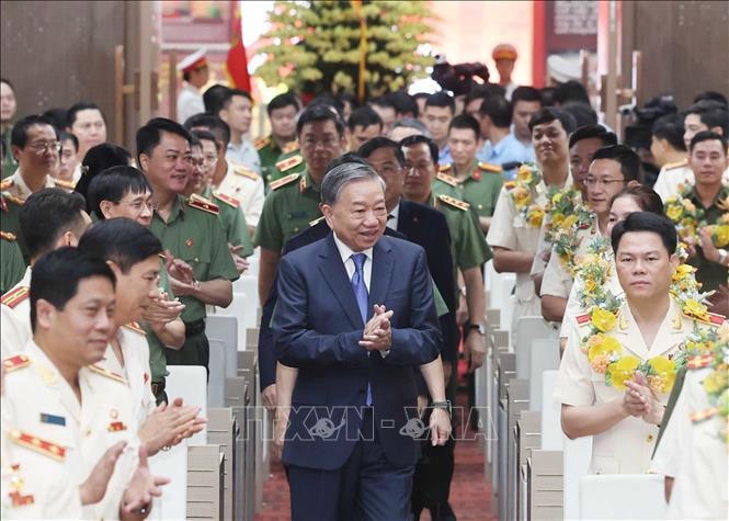 Tổng Bí thư Tô Lâm: Thi đua vì an ninh Tổ quốc có ở từng người, từ trong suy nghĩ, hành động và mọi công việc hằng ngày- Ảnh 1.