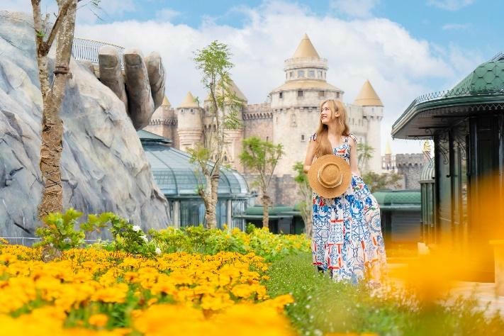 Du khách nghỉ tại Novotel sẽ được tặng vé trải nghiệm thế giới giải trí diệu kỳ Sun World Ba Na Hills.