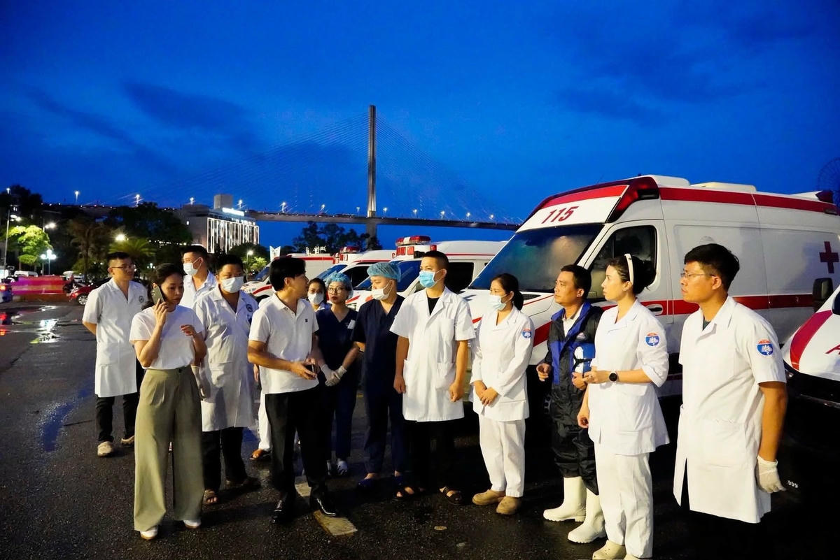 Ngành y tNganhf Y Tế Quảng Ninh sẵn sàng nhân lực cứu chữa bệnh nhân lật thuyền (ảnh CDC Quảng Ninh)