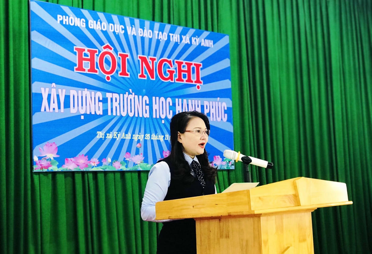 Ba tập thể ở thị xã Kỳ Anh được Bộ Giáo dục và Đào tạo tặng bằng khen.