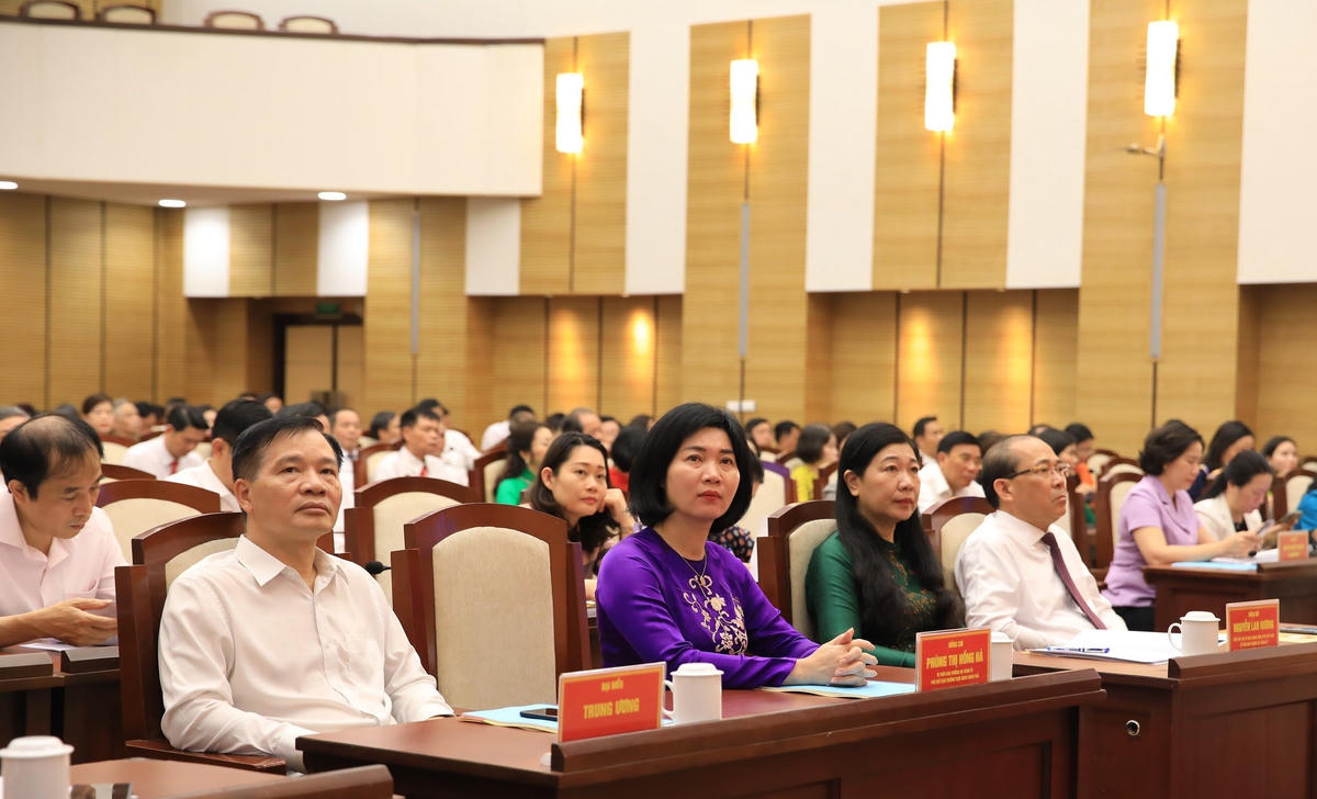 Các đại biểu tham dự hội nghị.