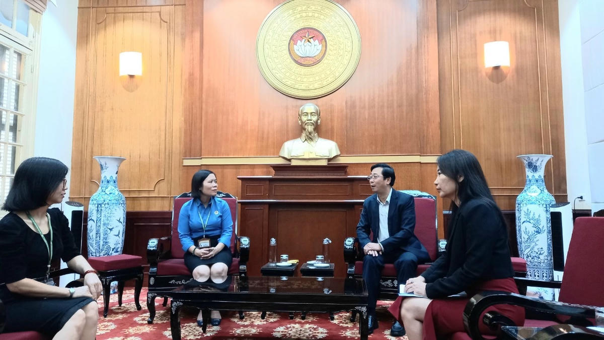 Quang cảnh buổi tiếp nhận. 